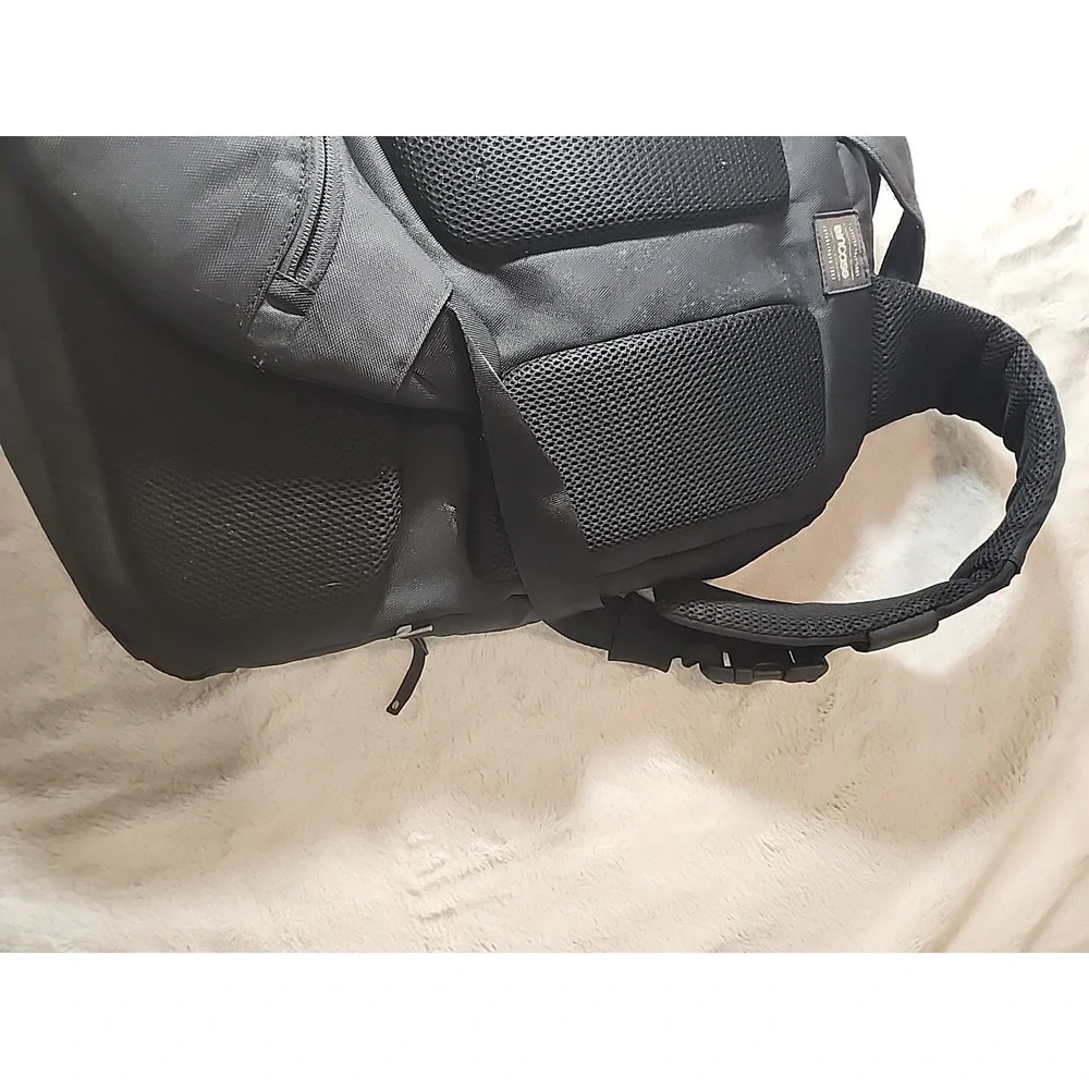 INCASE Bag Carrying Laptop Carrier Backpack Black Durable Weather Resistant Slim